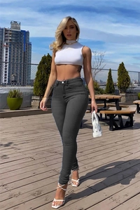 Detailed view of high-waisted skinny jeans in dark grey with a slim fit outdoors