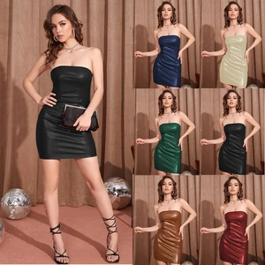 Damen Sexy PU-Leder Bodycon Minikleid Schulterfrei Trägerlos Gerafft Party Clubwear Kunstleder Slim Fit Bleistiftkleid