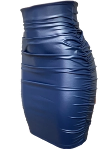 Vue détaillée d'une jupe en simili cuir bleu foncé avec taille haute plissée