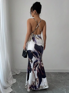 Robe longue fleurie moulante à épaules dénudées avec dos nu à brides croisées et coupe sirène