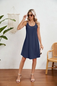Robe trapèze bleu marine sans manches avec tissu à texture géométrique et doubles bretelles