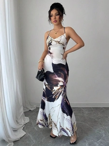 Robe longue élégante à épaules dénudées avec imprimé floral et coupe ajustée femme