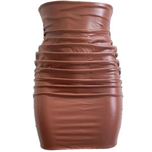 Jupe taille haute en simili cuir marron avec détails froncés et coupe moulante