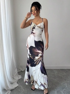 Robe longue élégante à imprimé fleuri, épaules dénudées, coupe ajustée et col bénitier