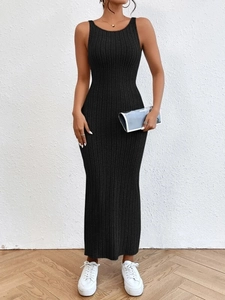 Robe longue en maille noire sans manches avec dos nu et coupe ajustée pour femmes