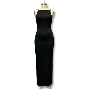 Slim fit black maxi dress with spaghetti straps and vertical pleated texture fabric