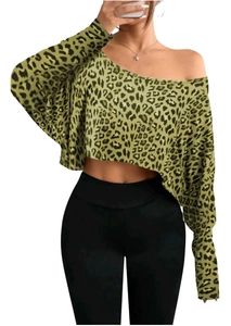 Detail of the leopard print crop top with asymmetrical off-shoulder and long sleeves