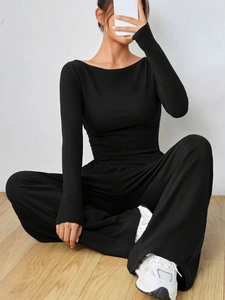 Completo casual nero due pezzi con maglia a maniche lunghe e pantaloni a gamba larga a vita alta