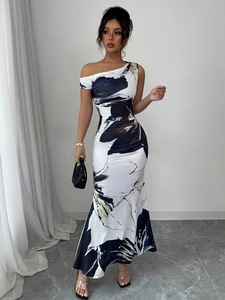 Robe moulante élégante à une épaule avec imprimé floral et motif d'encre noir et blanc