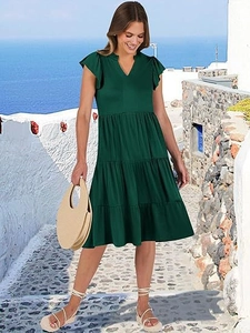 Abito midi verde scuro con scollo a V, maniche a balze e gonna a balze in stile resort estivo