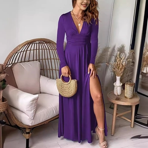 Robe longue élégante à col en V profond, manches longues, plis à la taille et fente