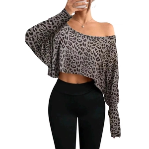 Off-shoulder grey leopard print crop top with long batwing sleeves and black leggings