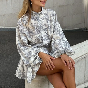 Elegant Toile de Jouy print dress with puff sleeves and high collar for women