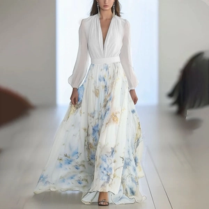 Robe longue à col en V profond avec haut en mousseline blanche et jupe à fleurs