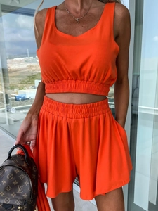 Détail du short à cordon de serrage taille haute en coton respirant orange vif