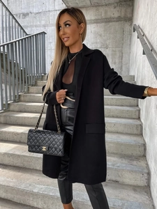 Elegante cappotto lungo di lana nero da donna con revers per un look alla moda urbana