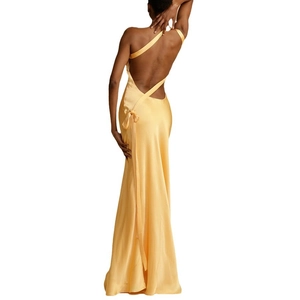 Elegantes, goldfarbenes Satin-Maxikleid mit One-Shoulder-Design und Schnürrücken
