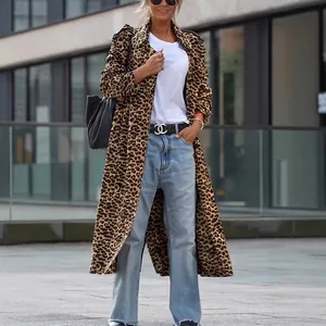 Langer Damen-Trenchcoat mit Leopardenmuster und Reverskragen für den herbstlichen Look
