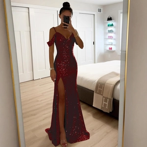 Robe de soirée élégante à paillettes rouge vin avec bretelles et fente haute