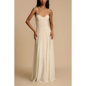 Elegantes cremeweißes Maxikleid mit Spaghettiträgern, fließendem Faltenrock und schmaler Taille