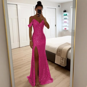 Robe longue à paillettes rouge rose avec col en V et fente latérale haute pour soirées