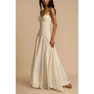 Elegantes cremefarbenes Maxi-Trägerkleid mit fließender A-Linie und herzförmigem Ausschnitt