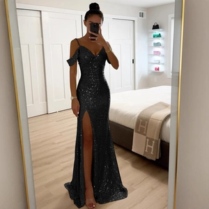 Robe longue noire à paillettes élégante avec bretelles fines, col en V et fente latérale