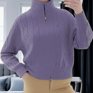 Gilet en maille torsadée violette pour femme avec col montant et double fermeture éclair
