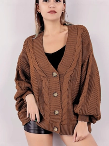 Gilet en maille torsadée marron foncé pour femme avec col en V et gros boutons