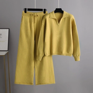 Ensemble cardigan polo en maille jaune moutarde avec pantalon large assorti et taille à cordon