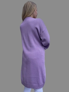 Detail of lilac oversized long knit cardigan with coarse texture and ribbed cuffs