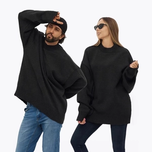 Pull en maille noir oversize pour hommes et femmes avec une coupe décontractée