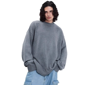 Pull en maille unisexe gris moyen oversize à col rond avec finitions côtelées pour l'automne