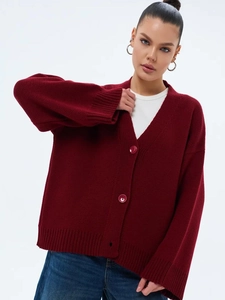 Gilet en maille épaisse bordeaux élégant avec col en V et boutons pour femmes