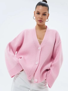 Gilet en maille rose oversize avec col en V et gros boutons pour femme, style décontracté