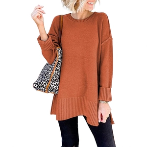 Oversize Strickpullover in Karamell mit Rundhals, überschnittenen Schultern und Seitenschlitz