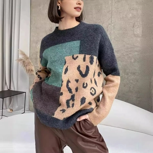 Loose leopard print patchwork knit sweater with crew neck and autumn color blocking