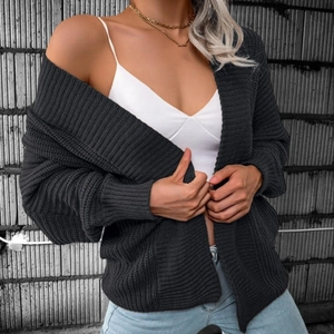 Gilet en maille noire pour femme avec manches chauve-souris et texture verticale décontractée
