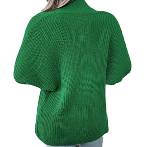 Pull en maille vert foncé ample avec épaules tombantes et manches chauve-souris pour automne