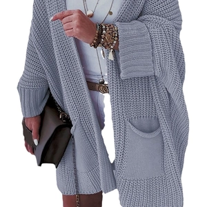 Damen Oversize-Strickjacke in Grau mit gerippten Bündchen und großen Taschen
