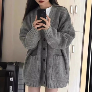 Cardigan en Maille Oversize pour Femmes Pull Col en V Simple Boutonnage Poche Style Preppy Décontracté Automne Hiver Haut