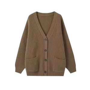 Gilet en maille marron foncé pour femme avec col en V, rayures texturées et poches plaquées