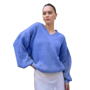 Oversized V-neck knit sweater in blue with drop shoulders and ribbed cuffs for women