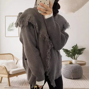 Chic dark grey knitted cardigan with stylish fringe collar and pockets in loose fit
