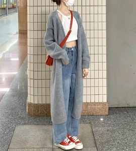 Long gray knitted cardigan with relaxed drop shoulders and V-neckline for women