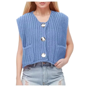 Gilet en maille bleu clair pour femme avec col en V, boutons argentés et poches chic