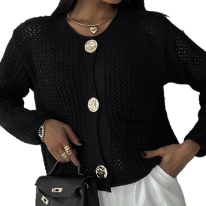 Gilet en maille ajourée noire élégant avec boutons dorés et manches longues