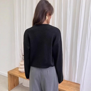 Women's casual black knit cardigan sweater with tie-waist in a relaxed autumn style