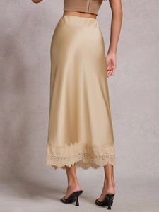 Jupe longue en satin pour femme avec taille haute et bordure en dentelle couleur champagne