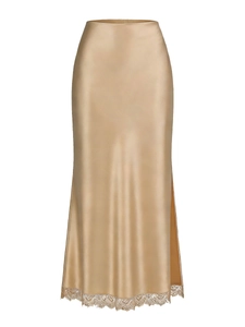 Jupe longue en satin champagne à taille haute, bordure en dentelle et fente latérale